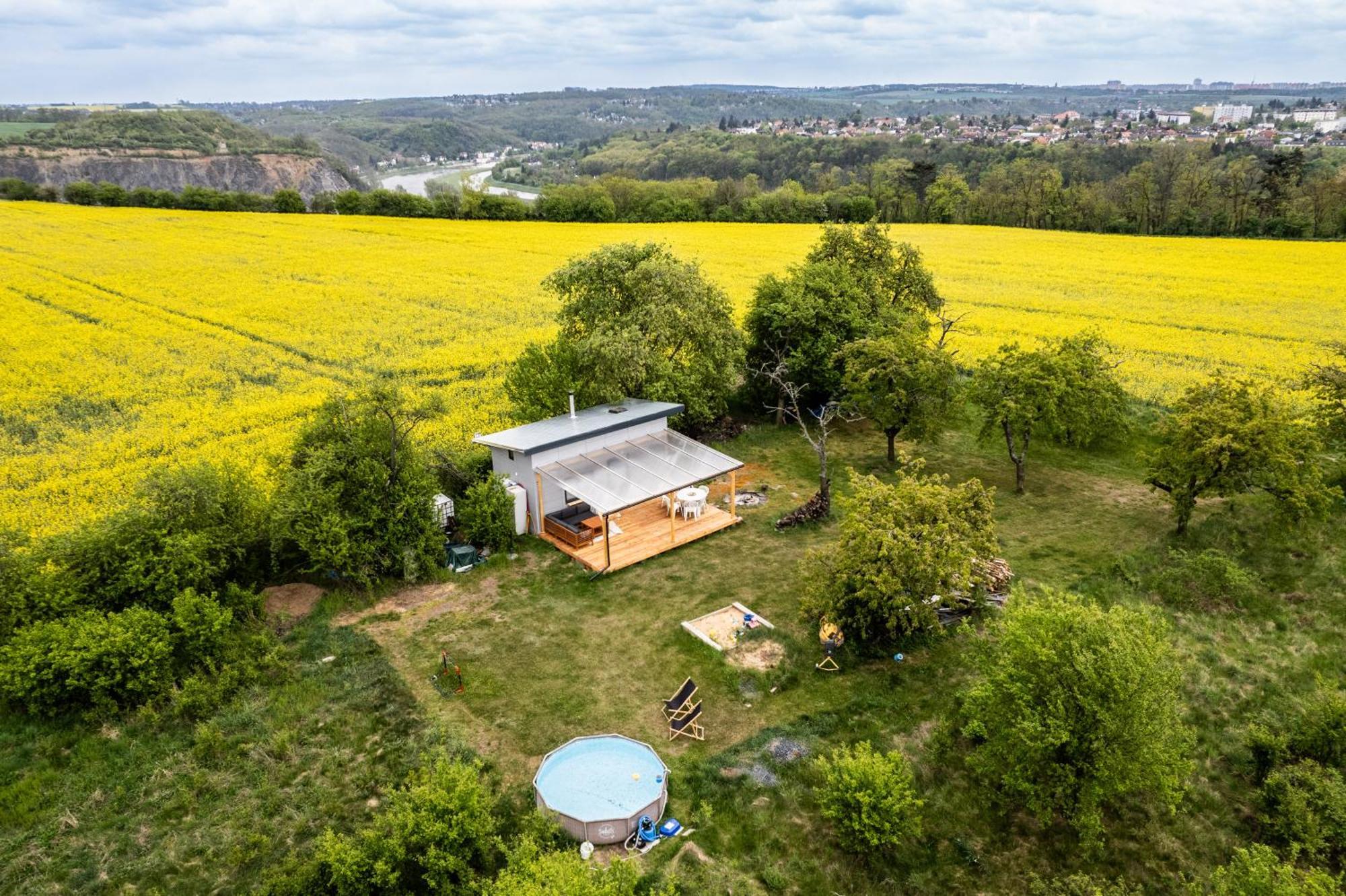Tiny House - Chatka V Rezi U Prahy Husinec  Екстер'єр фото